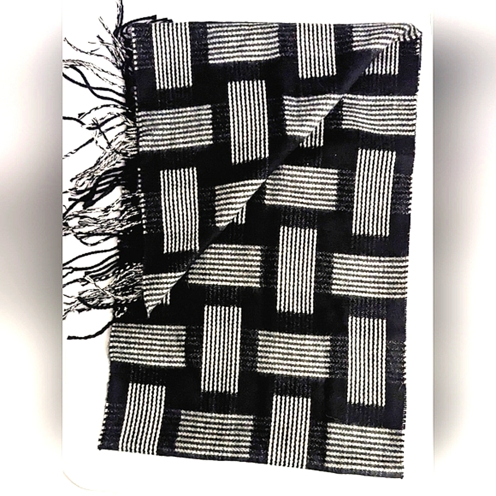 100% Cashmere Scarf Black and white with fringe